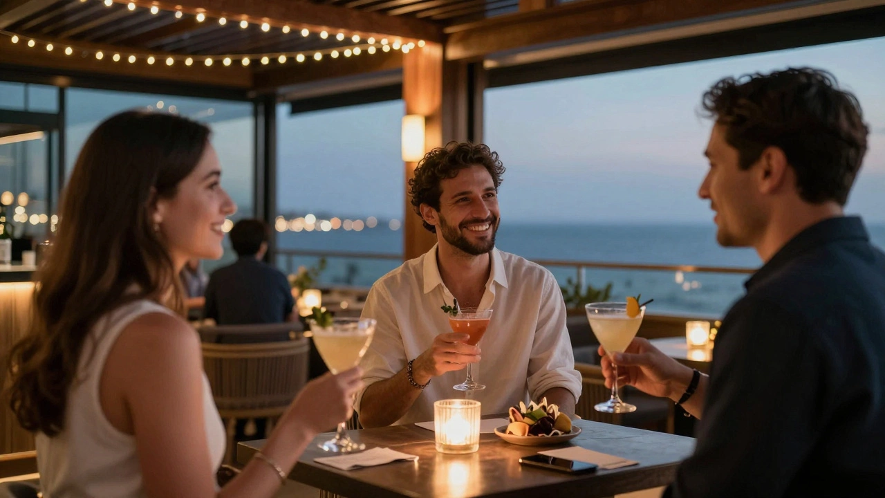Lüks teras barda sohbet eden insanlar ve deniz manzaralı arka plan.